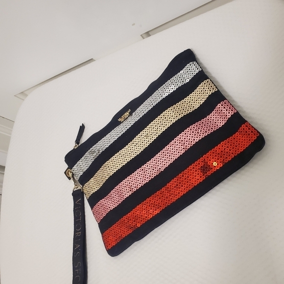 Victoria's Secret Makeup Bag/Large Wristlet Sequin, zip close - Picture 4 of 7